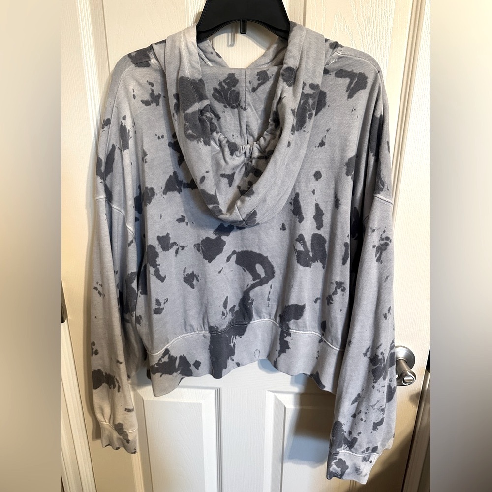 Nike Swoosh Splatter Tie Dye Cropped Relaxed Hoodie, Gray, Sz Small, NWOT - Picture 5 of 7